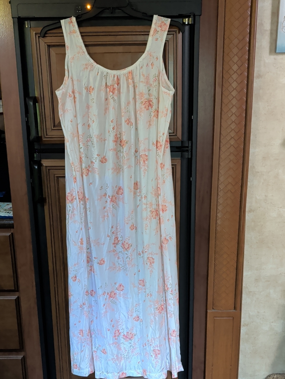 Vintage Katz Women’s Sleeveless Floral Nightgown - White with Peach Flowers